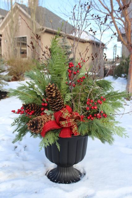 Holiday Planer with Pine Cones
