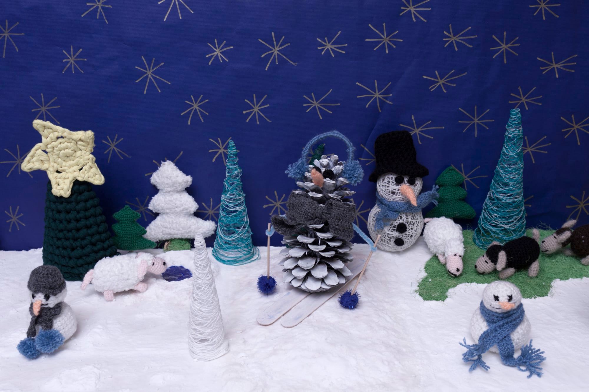 a horizontal frontal view of a xmas scene