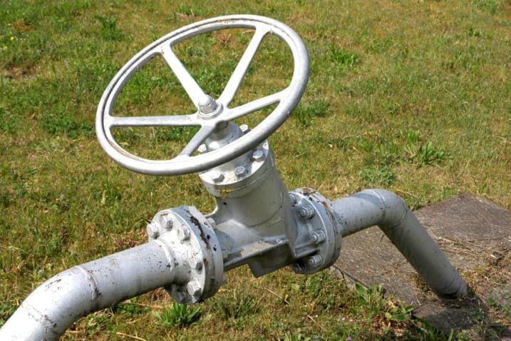 shut-off valve to open and close the flow of liquids and gas in underground pipelines