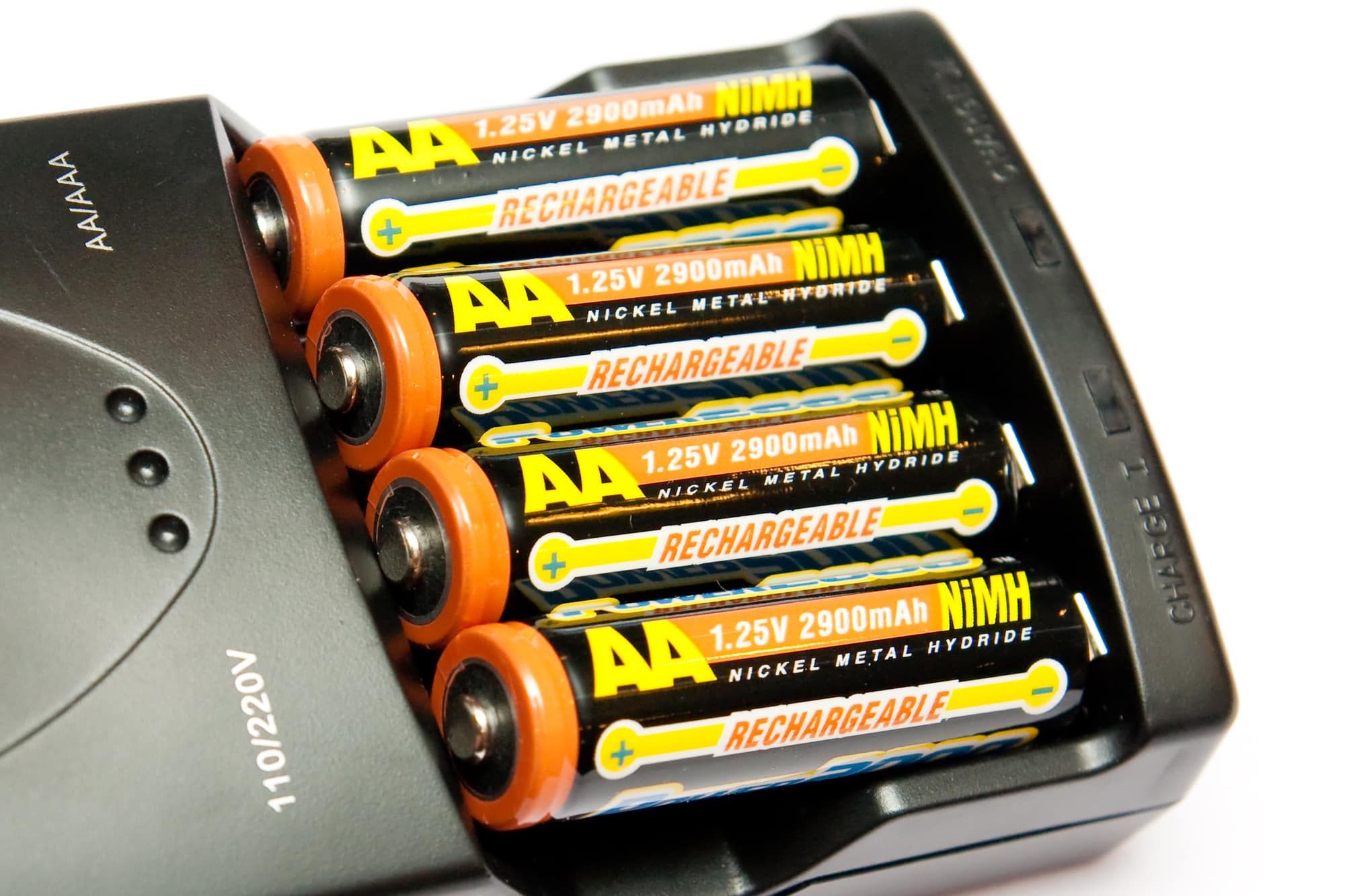 AA / AAA battery charger with four Nickel Metal Hydride batteries