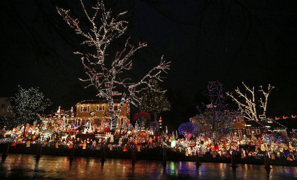 42 of the Best Christmas Light Displays in the United States