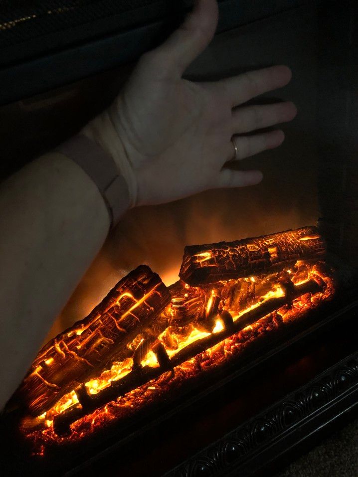 Electric fireplace / hand in frame