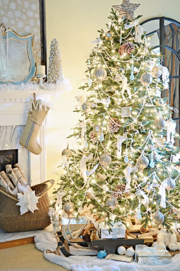 12 of the Best DIY Christmas Tree Garland Ideas