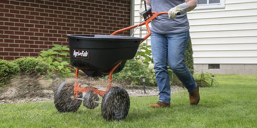 Best broadcast spreader for lawns