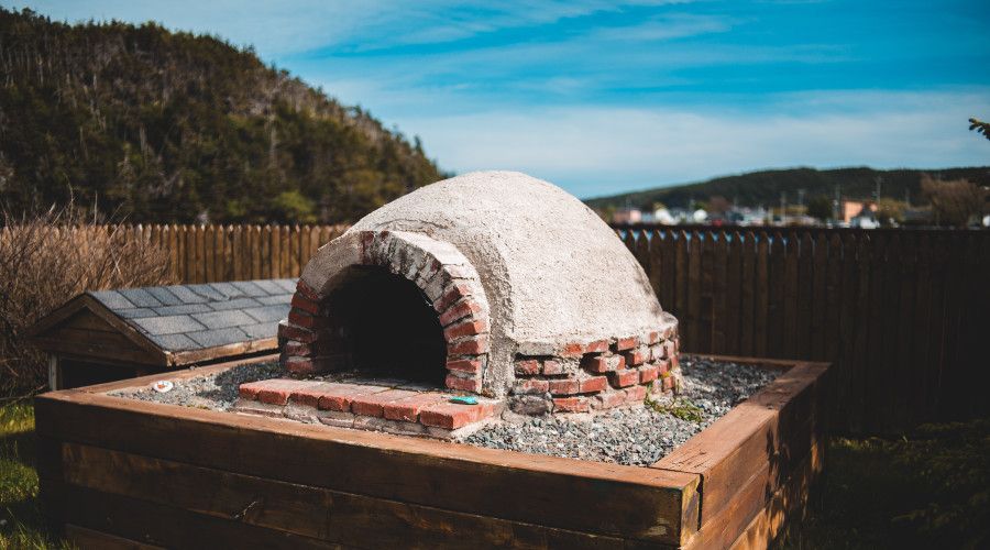 Brick outdoor pizza oven