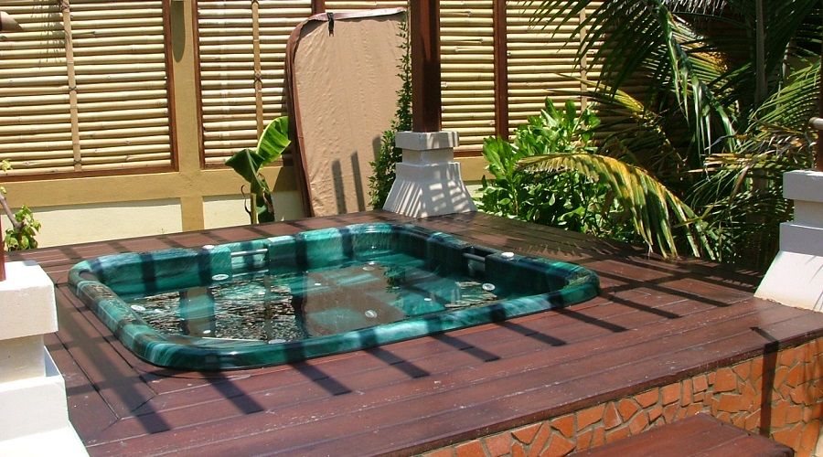 16 Brilliant Hot Tub Bar Ideas For Your Outdoor Spa