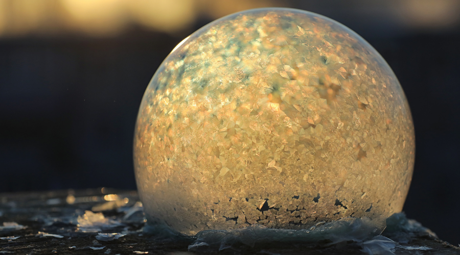 Soap Bubbles Freeze in the Cold