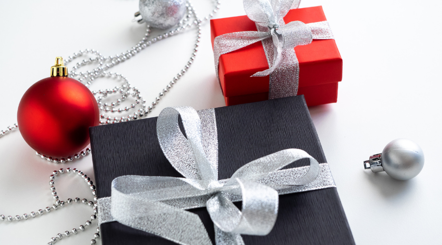 Gifts and Christmas decorations are decorated in black and red style