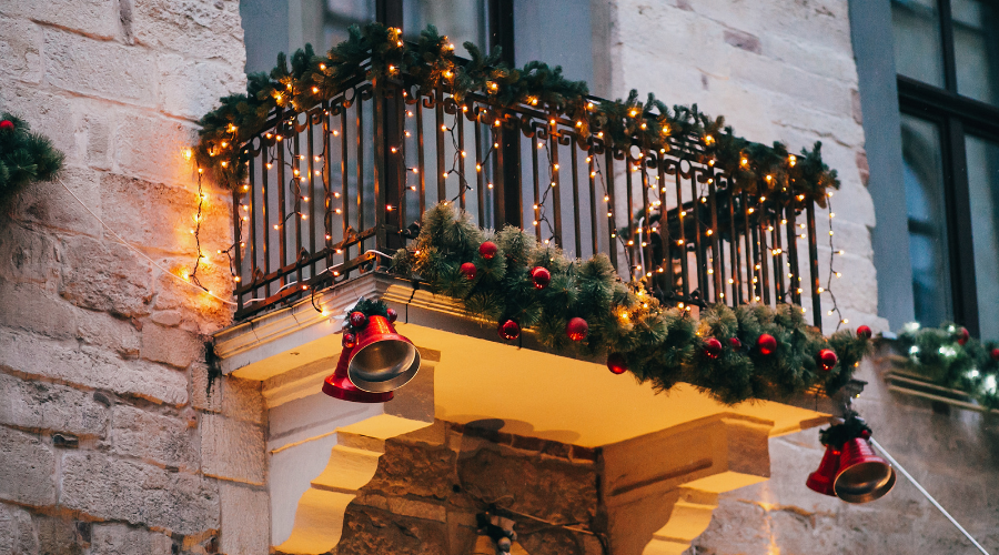 Stylish christmas decorations, red jingle bells