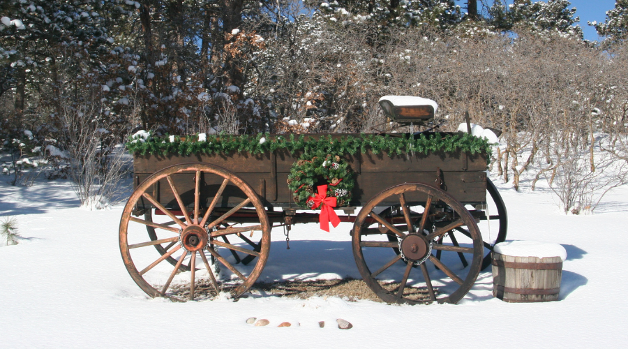 51 Rustic Farmhouse Outdoor Christmas Decor Ideas