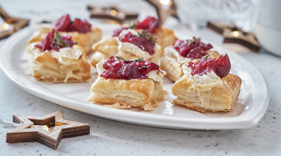 Appetizers with Cranberry Sauce, Brie Cheese and Thyme