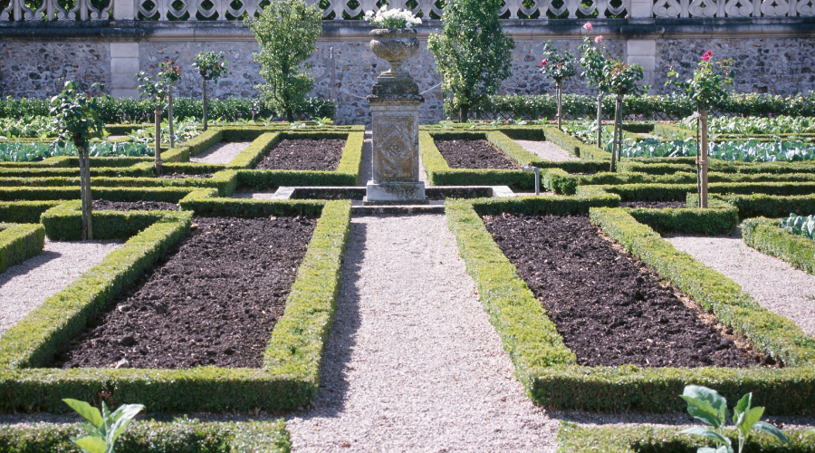 Garden with planters and decorative pedestal