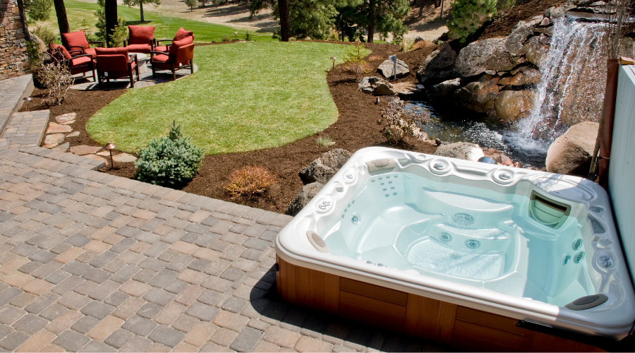 Hot tub with backyard