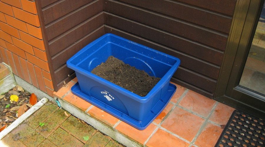 misting and bedding compost bin