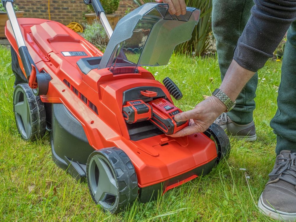 Battery packs for an electric lawnmower 