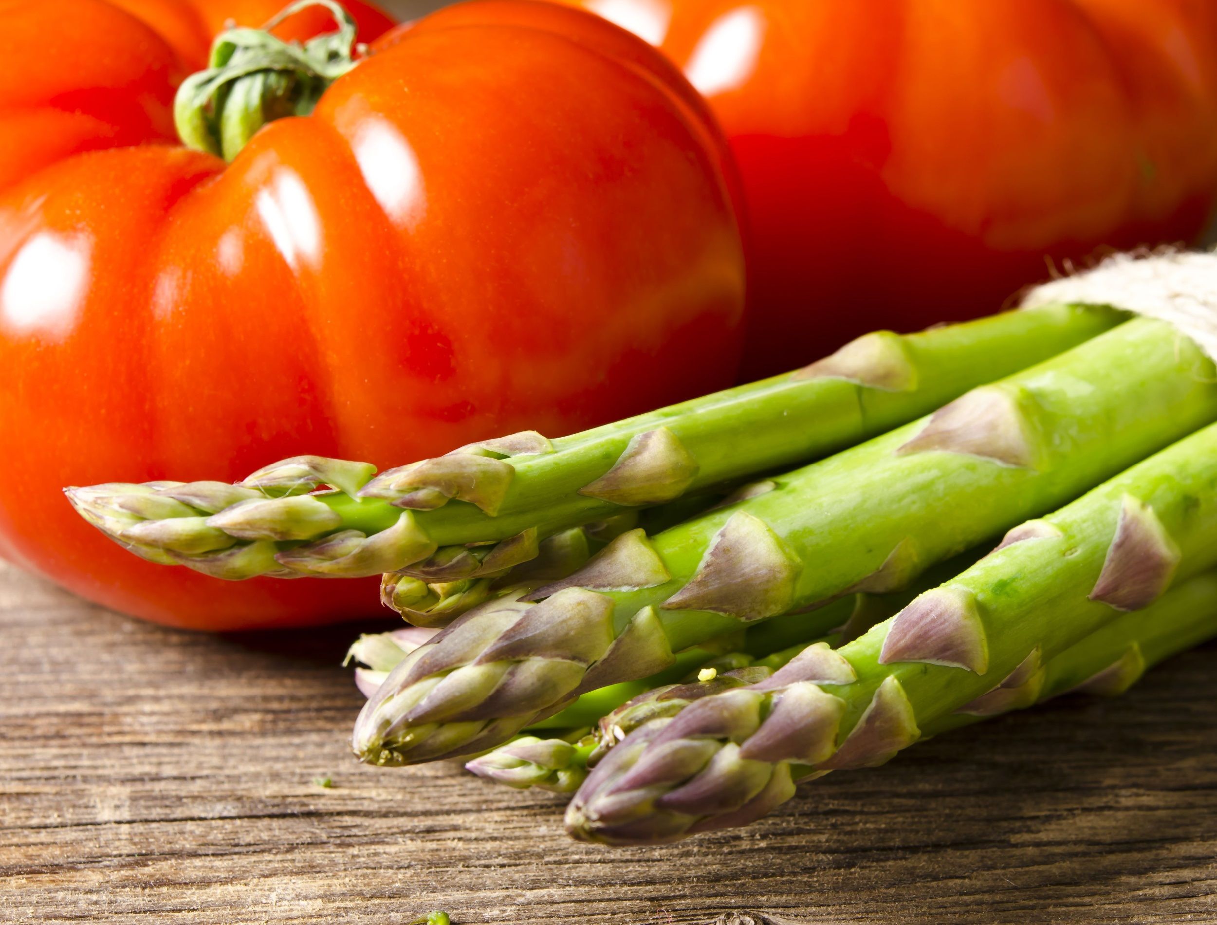 asparagus and tomatoes