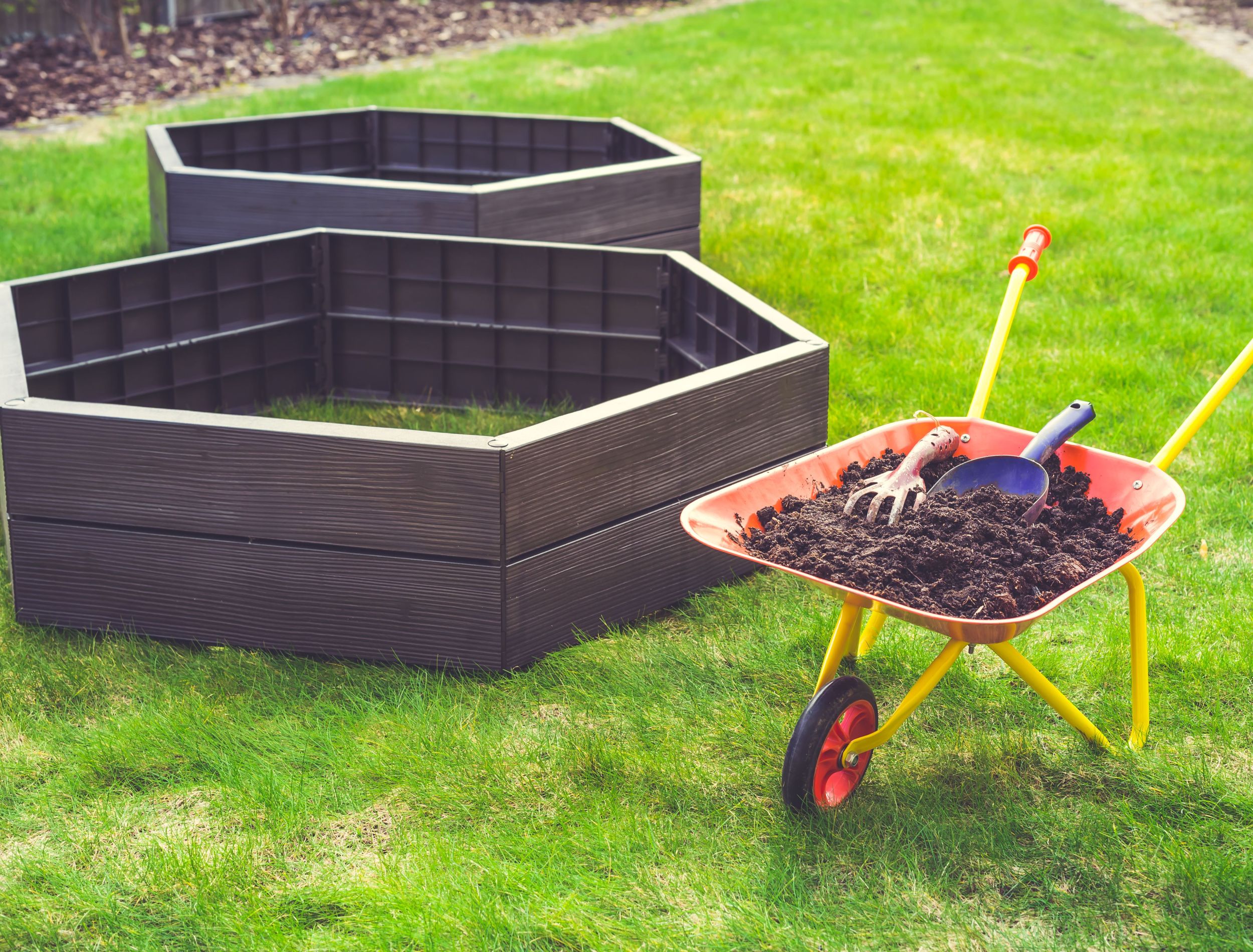 How to Fill a Raised Garden Bed - cover