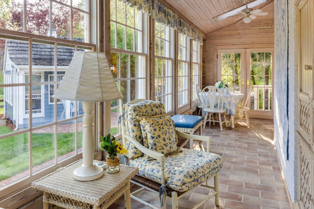 Sunroom porch with comfortable patio furniture