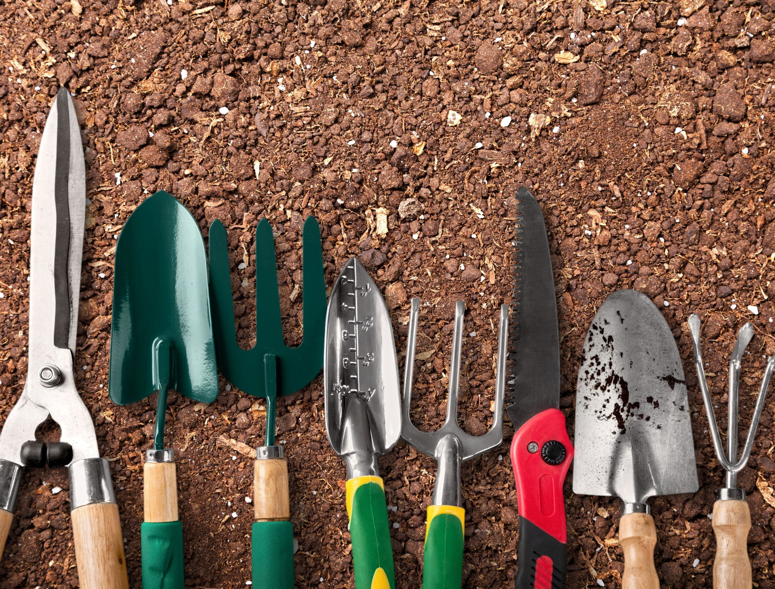 How to Use Sand and Oil to Clean Your Garden Tools