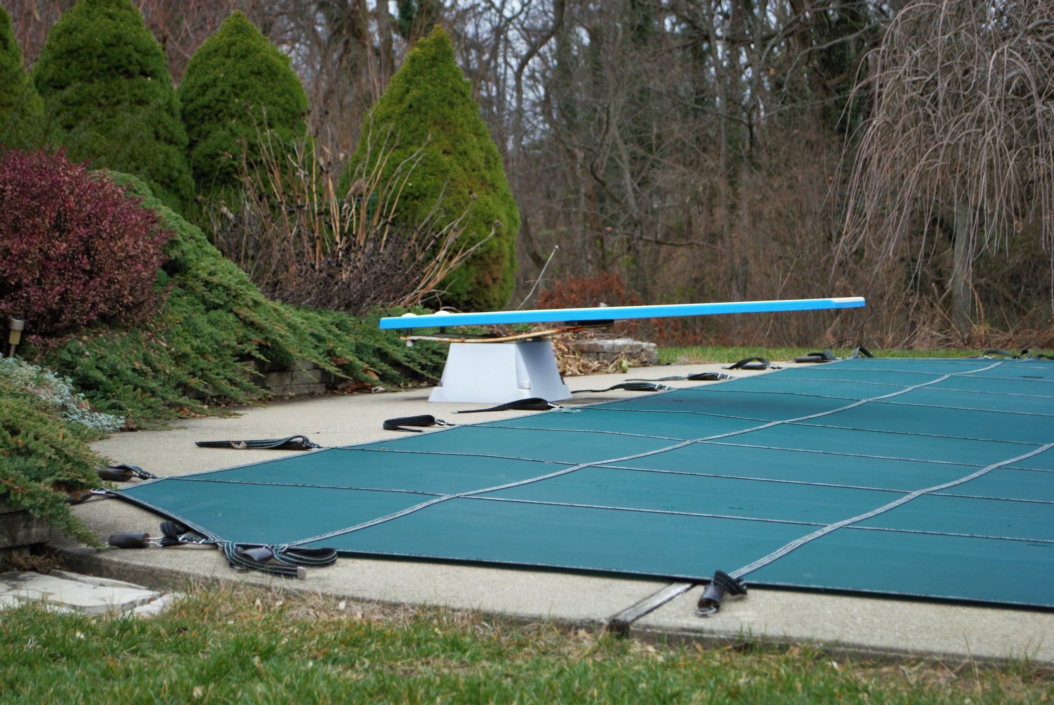 4 Ways to Keep Fall Leaves Out of Your Pool