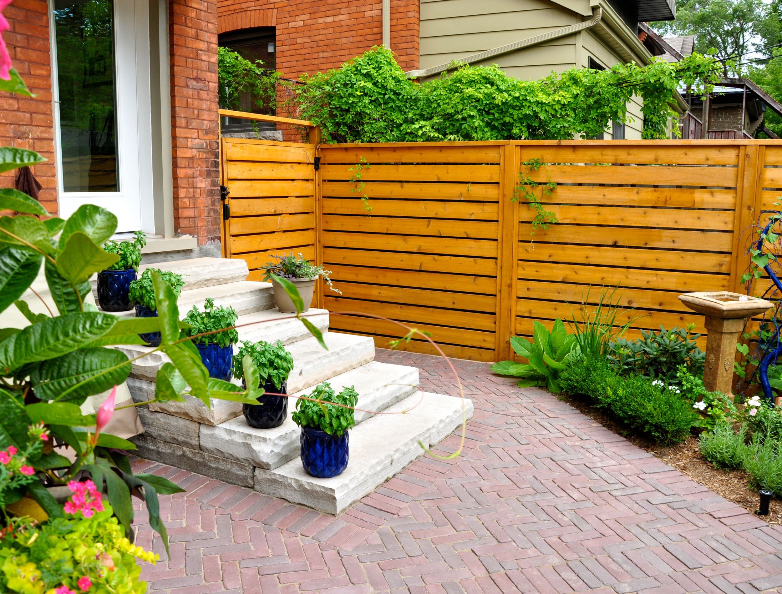 5 Horizontal Fence Ideas That Will Make You Want to Update Your Space