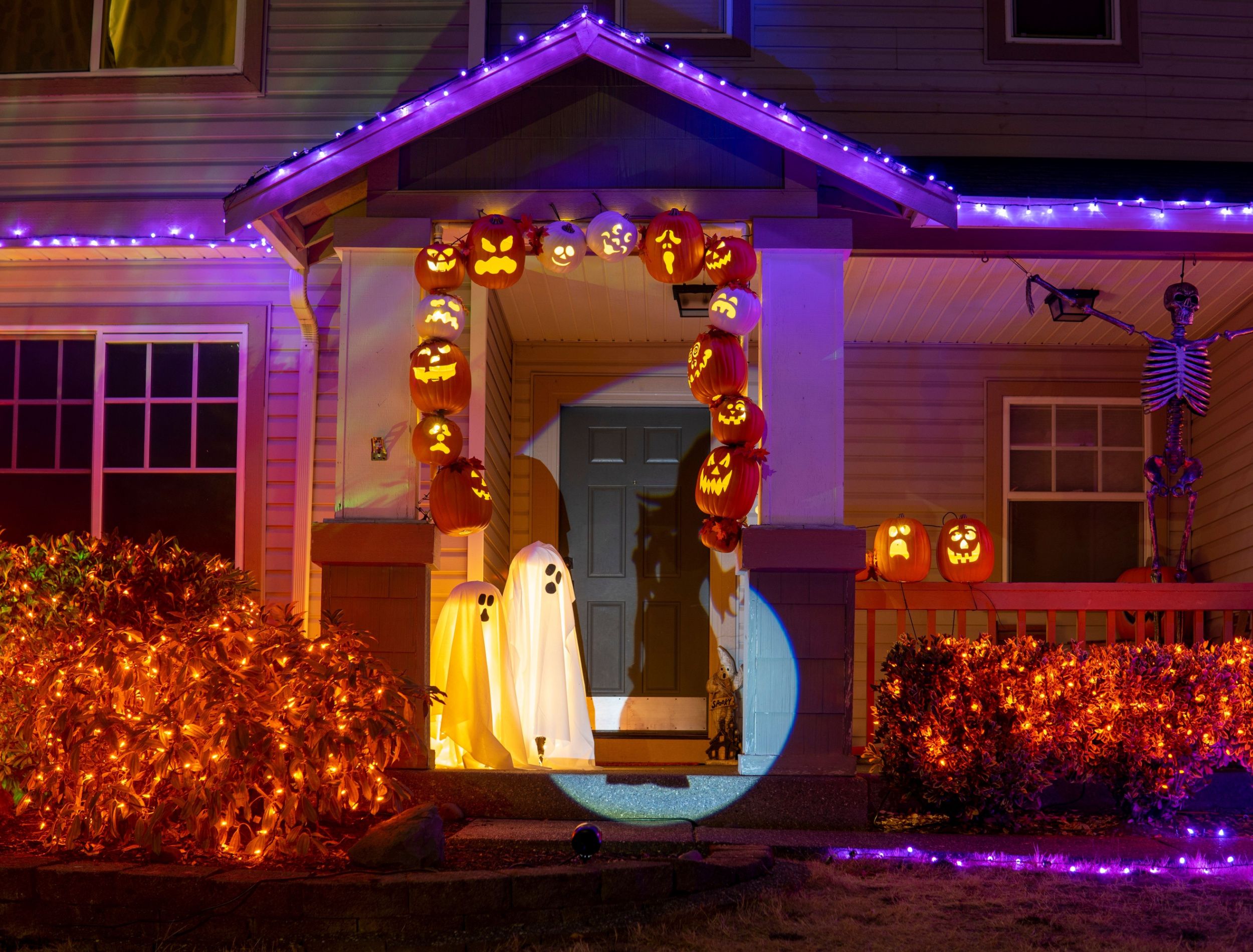 15 Front Porch Décor Ideas For Halloween