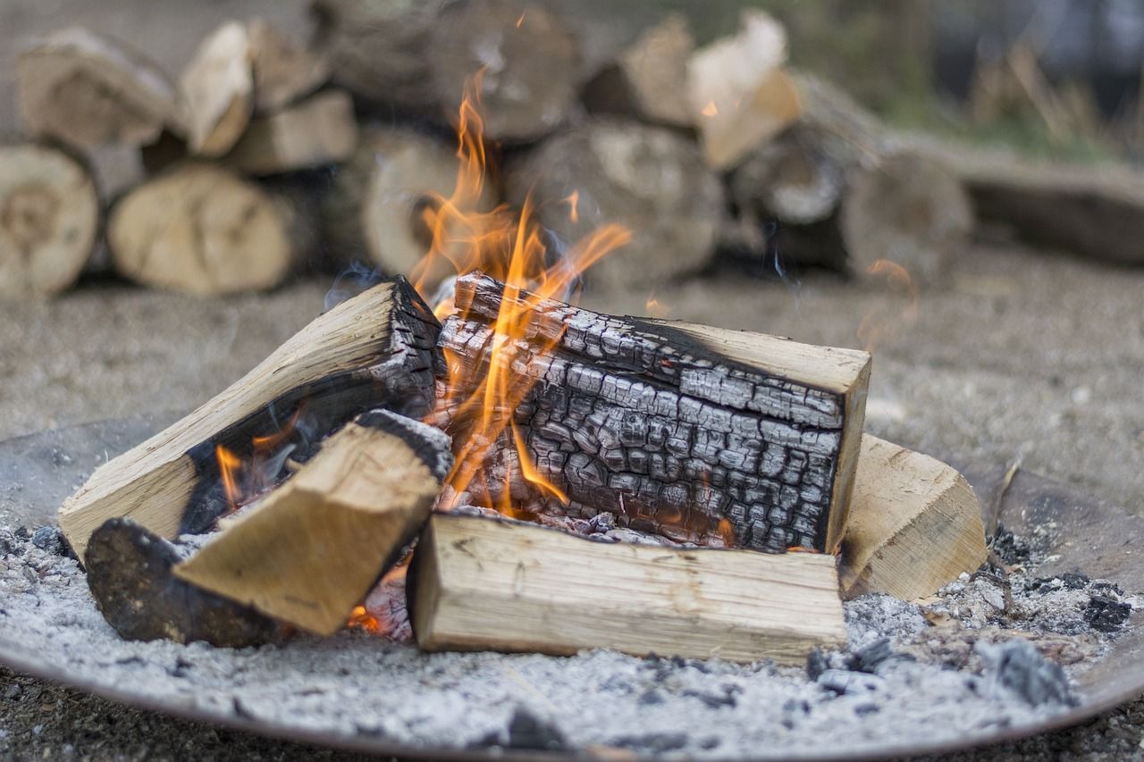 How to Properly Start a Fire in Your Fire Pit