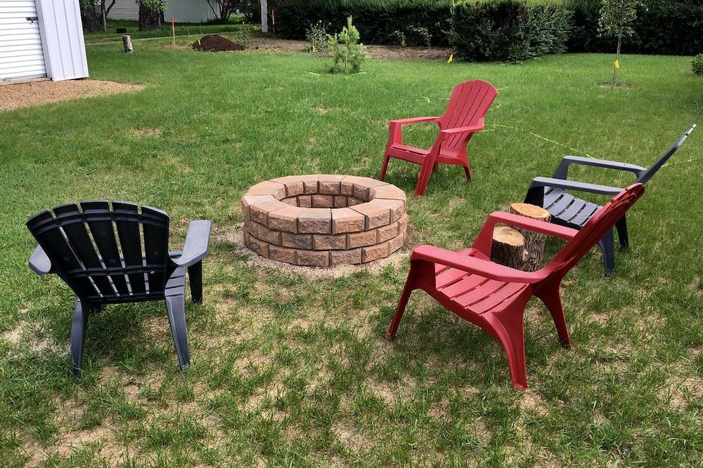 15 Fire Pit Seating Ideas Perfect For Backyard Entertaining