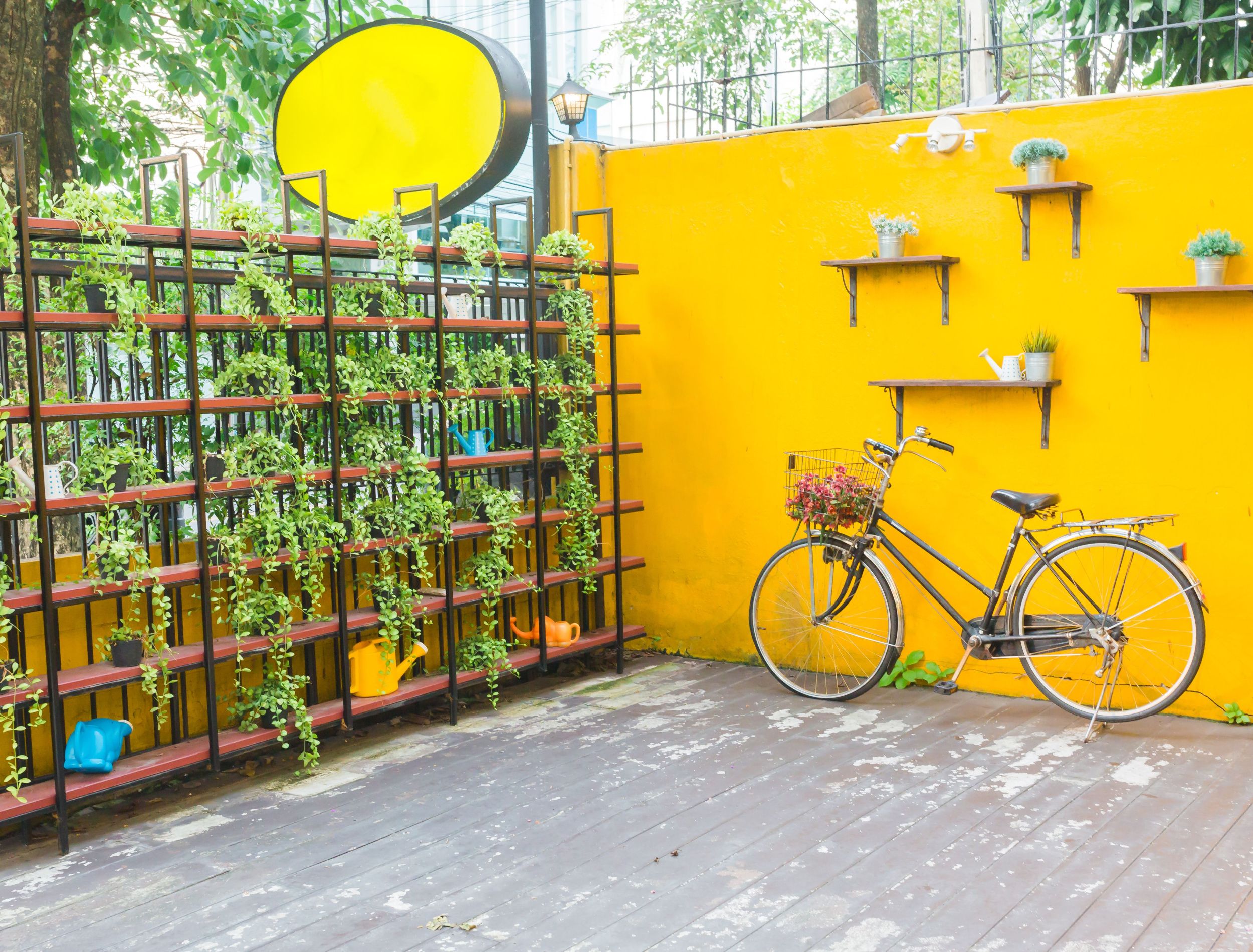 outdoor diy wall decor with yellow pops and bike