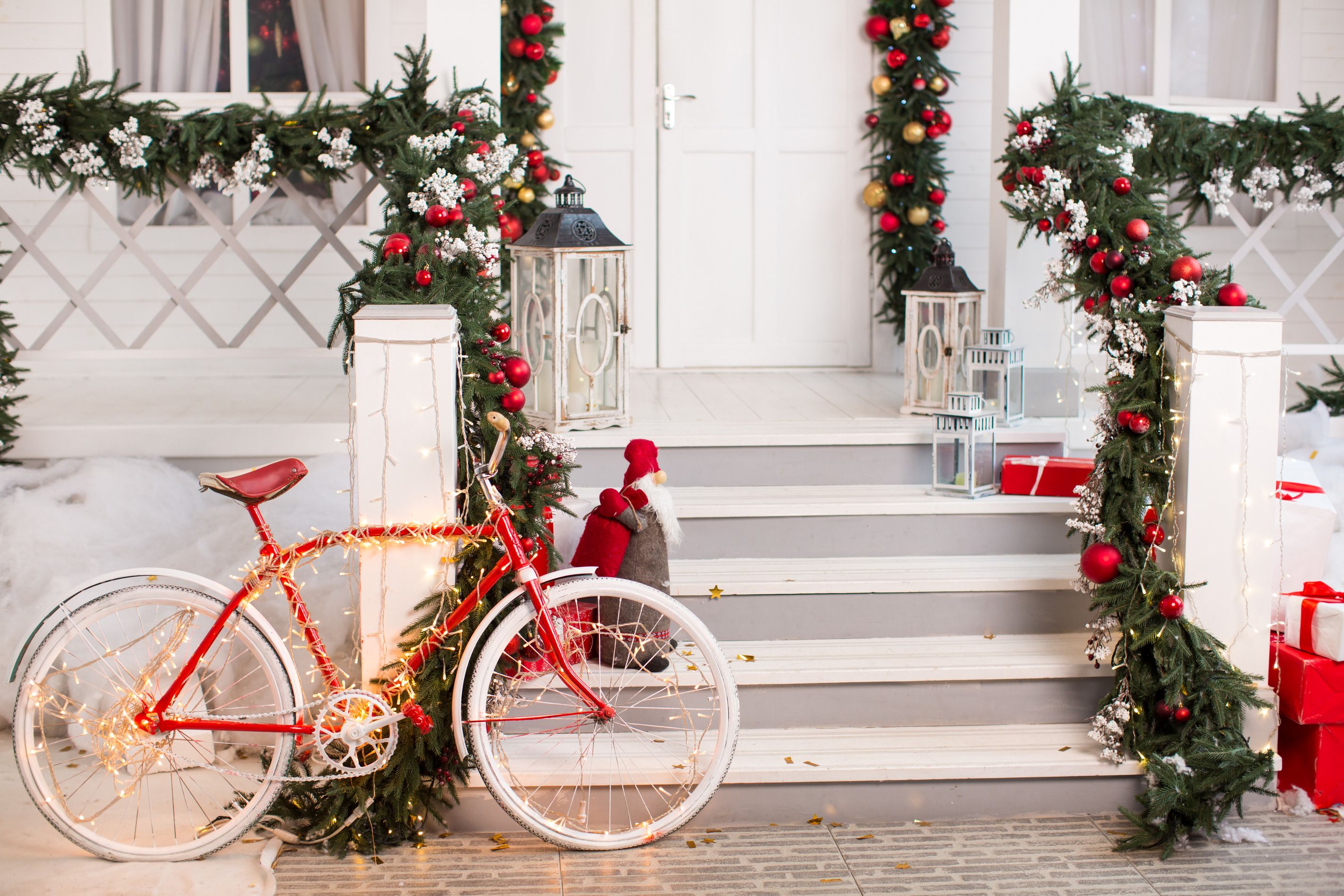 Porch with garland and a lighted bicycle 