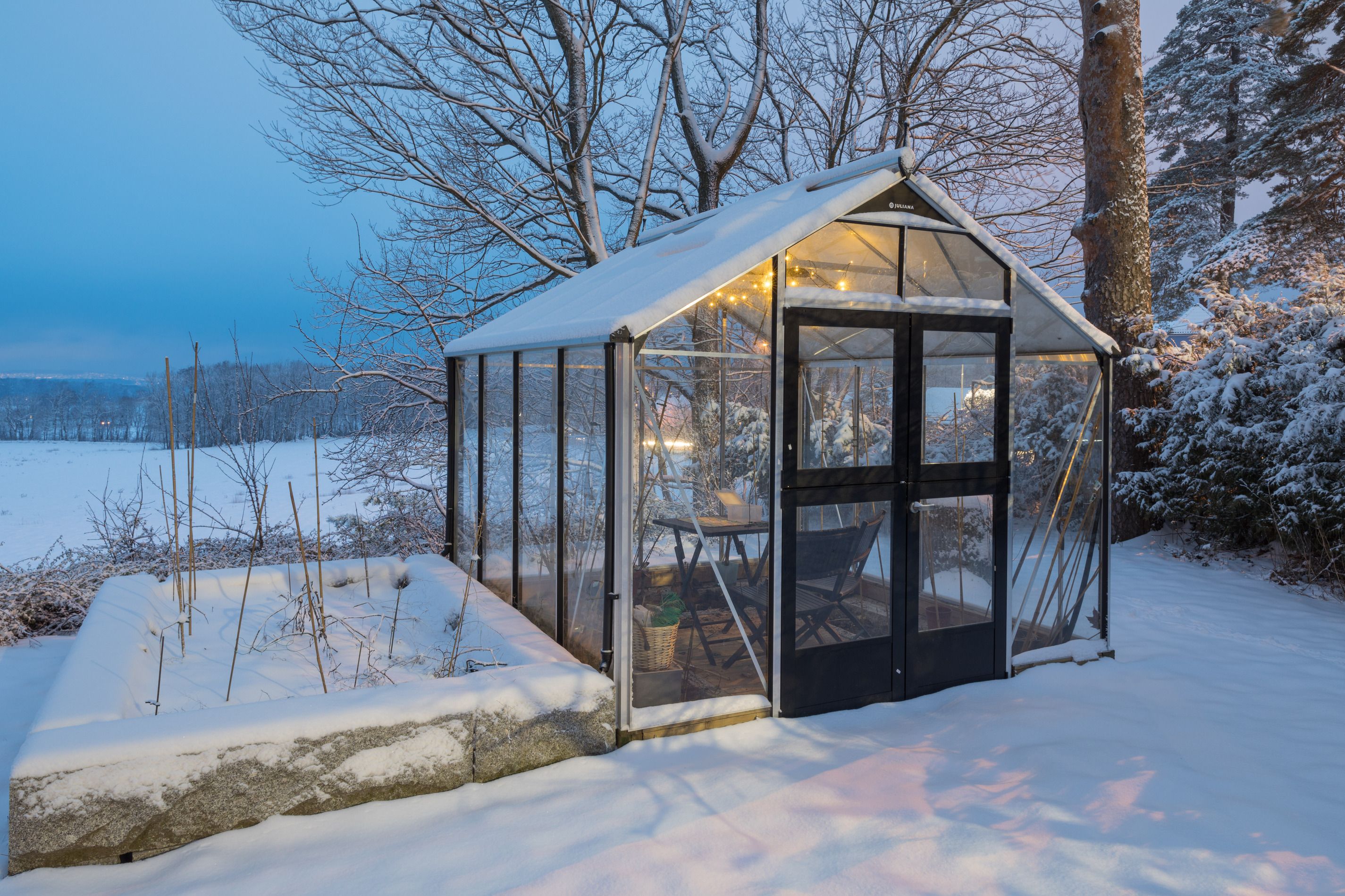 guide-to-using-your-greenhouse-in-winter