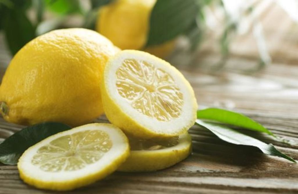 Meyer Lemon vs a Regular Lemon: What's The Difference?