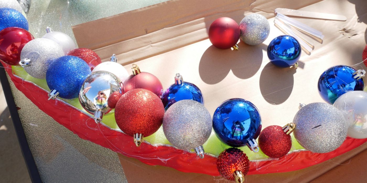 Turn A Pool Noodle Into A Gorgeous Christmas Garland