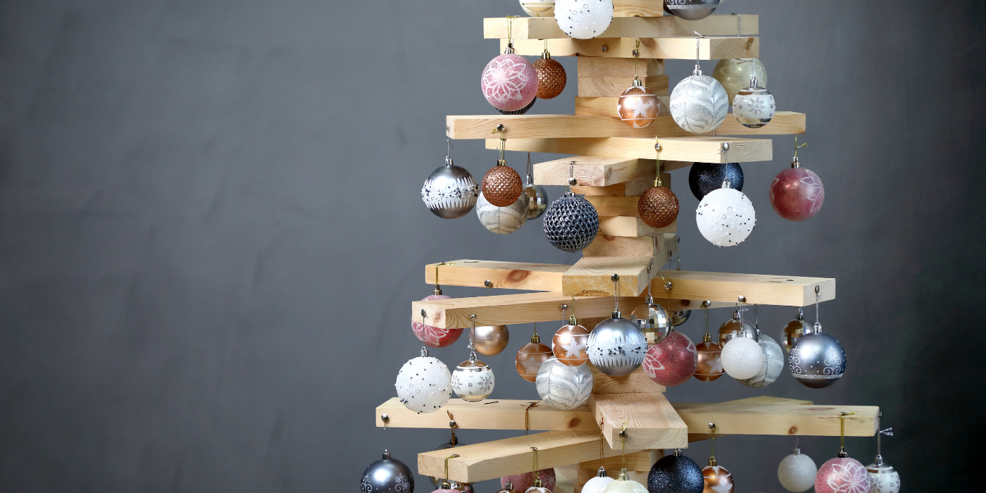 Pallet tree with colorful bulbs