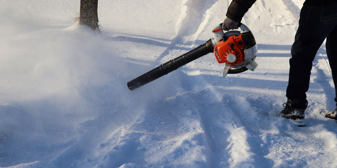 Using a leaf blower in winter snow