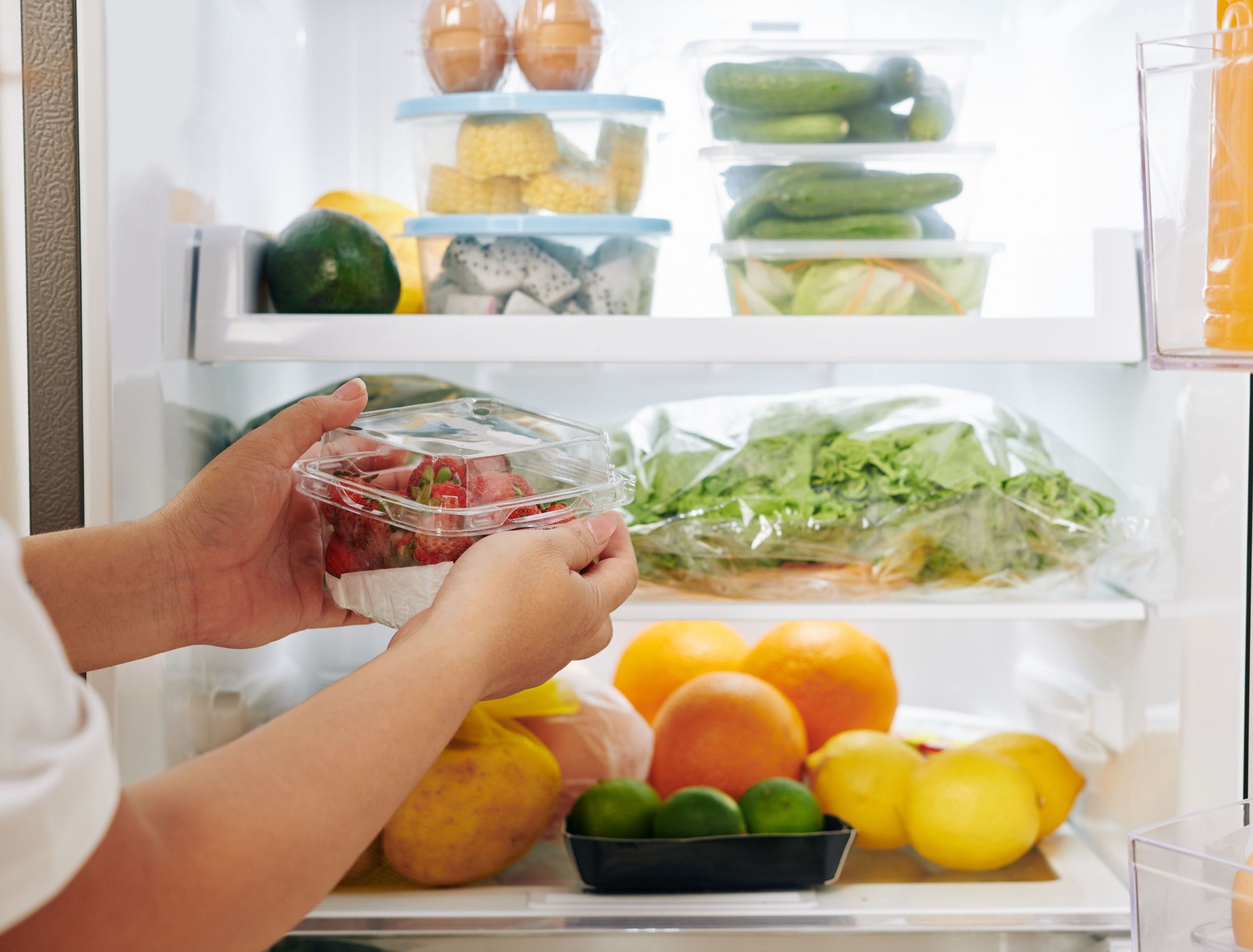 storing fruits and vegetable in the fridge 