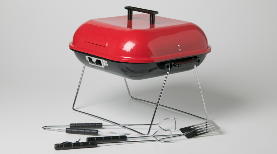 Portable outdoor grill